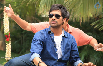 varun sandesh,paddanandi premalo mari,positive reviews  అయ్యో..పాపం వరుణ్...!